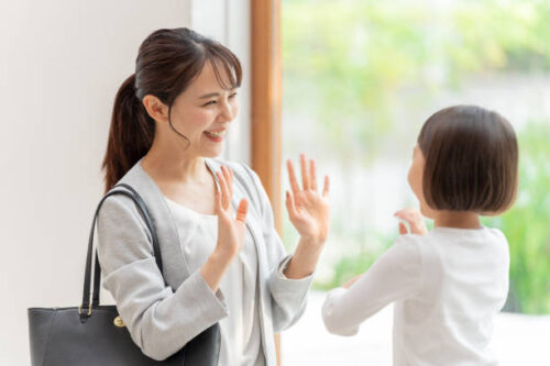 タッチしている母娘